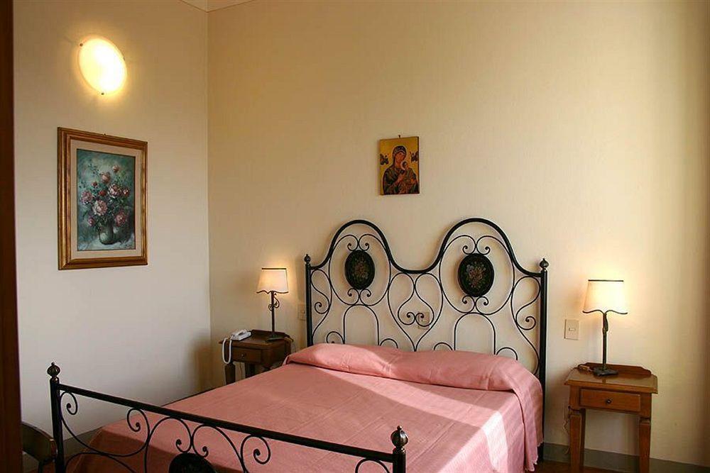 Hotel Oasi Neumann Κορτόνα Εξωτερικό φωτογραφία